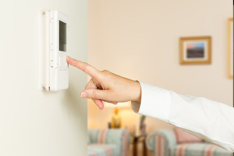 3 Warning Signs That Mean Your Thermostat Needs to Be Replaced